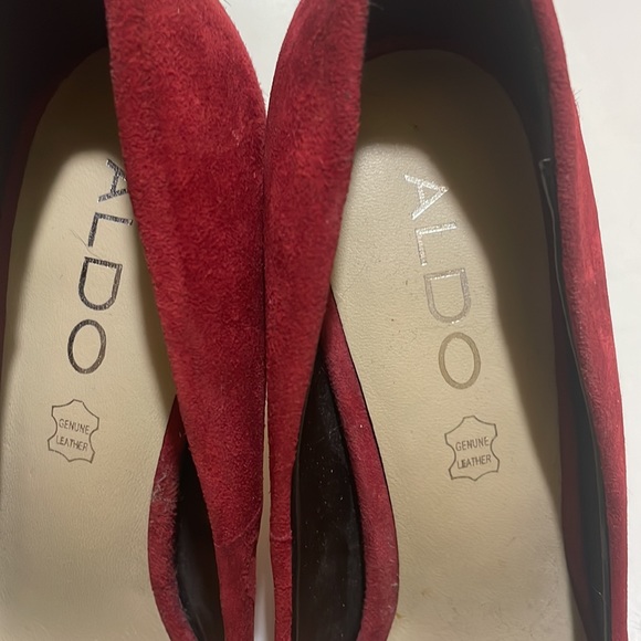 Red suede pumps - Picture 7 of 8